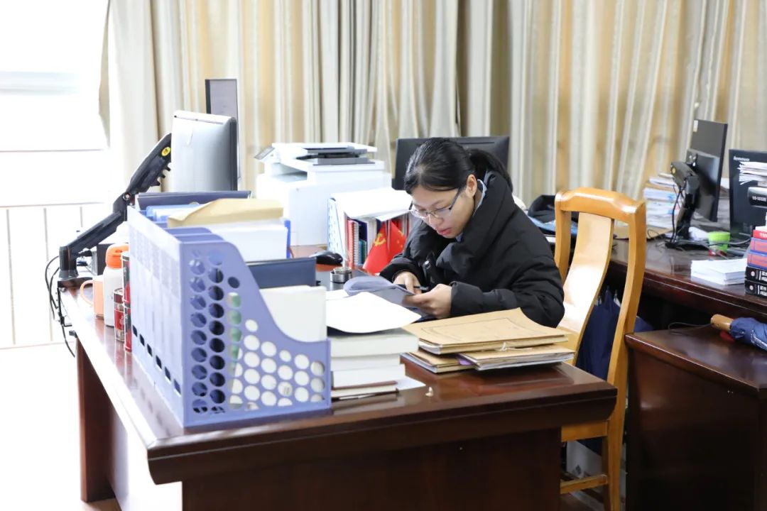 港南区检察院助力挂点村做好疫情排查信息录入工作