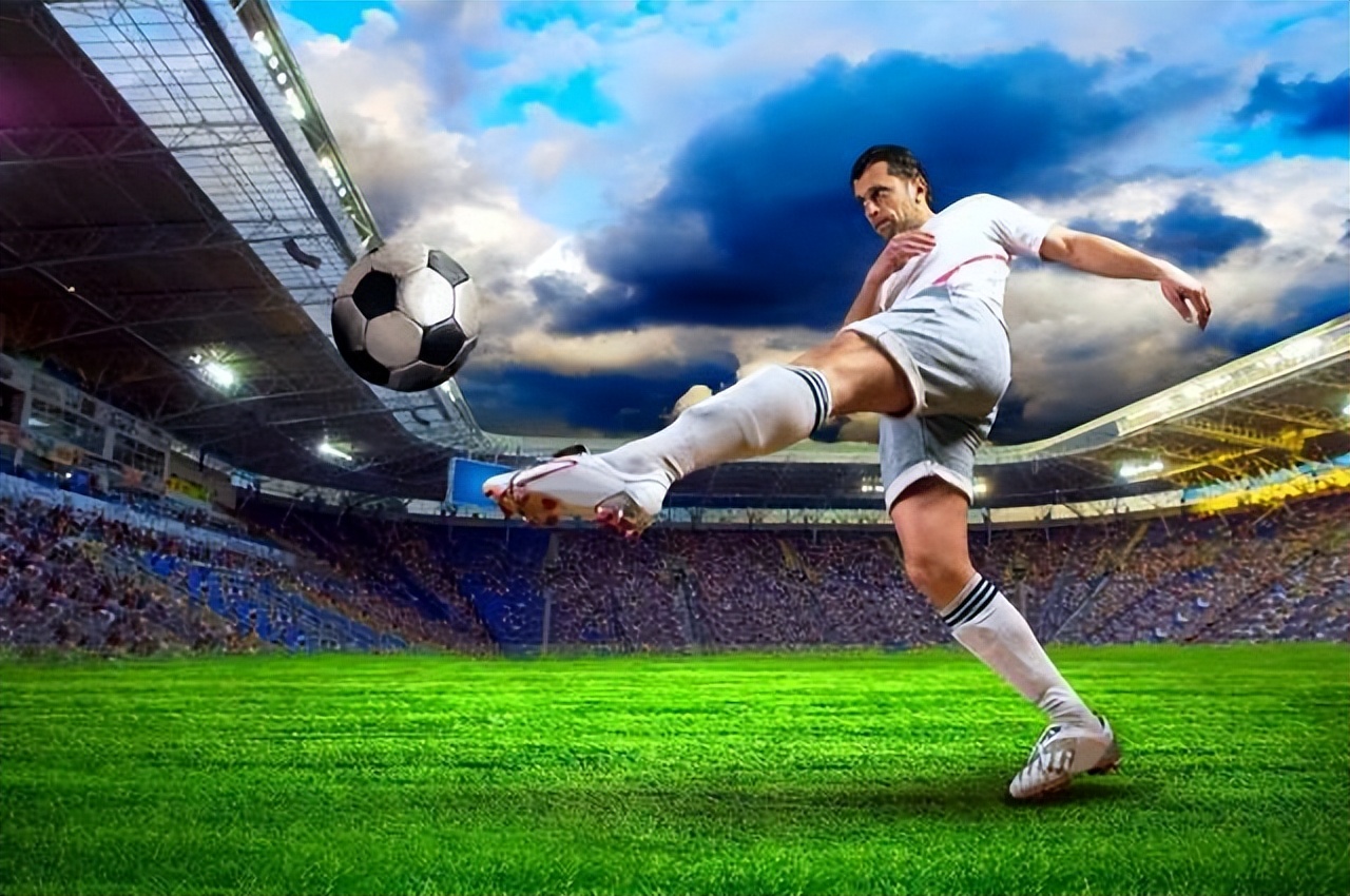 类似球王万岁的小说,球王万岁张扬和谁是一对