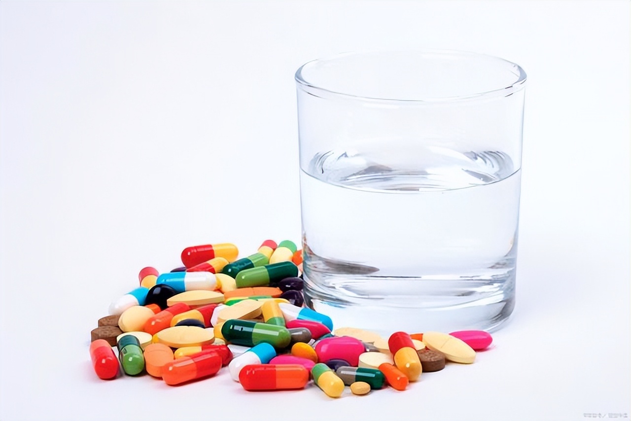 药疹的常见病因与护理方法,药疹的症状和治疗首选药