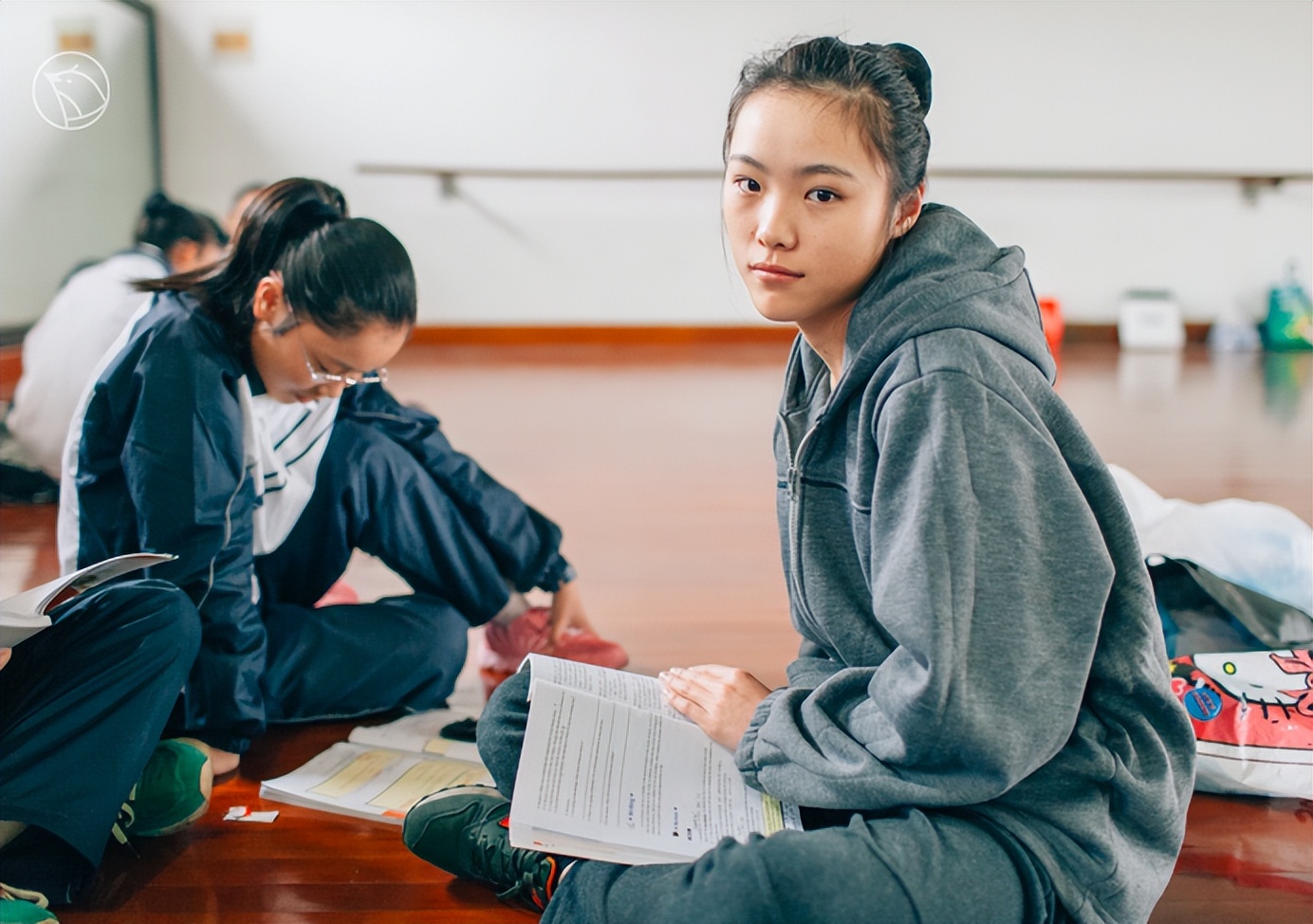 这个校园“*拍偷**狂魔”,拍下了95后的绝版青春