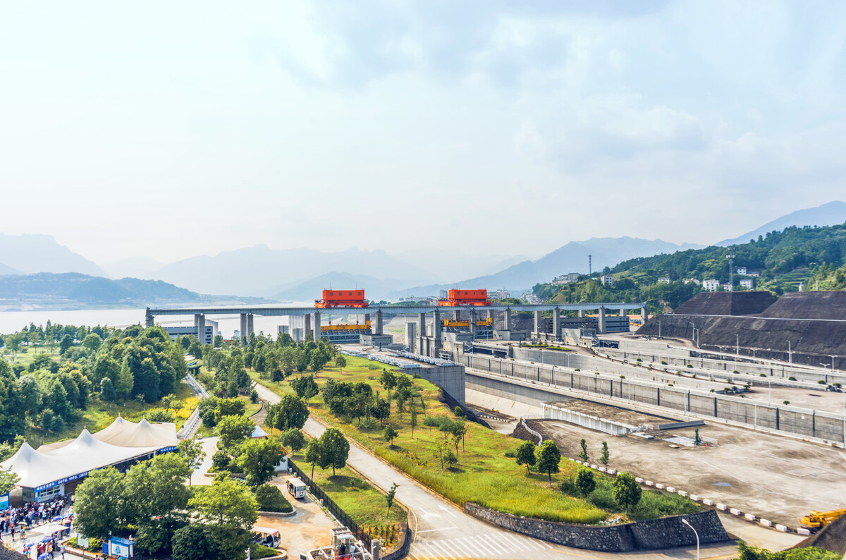 三峡大坝的简介,三峡大坝船闸视频