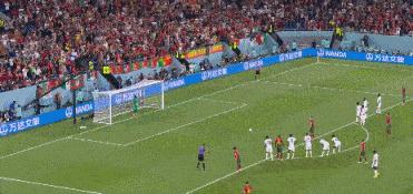 c罗年轻时独自一人踏上生涯之路,年轻的c罗就已成就世界级球员