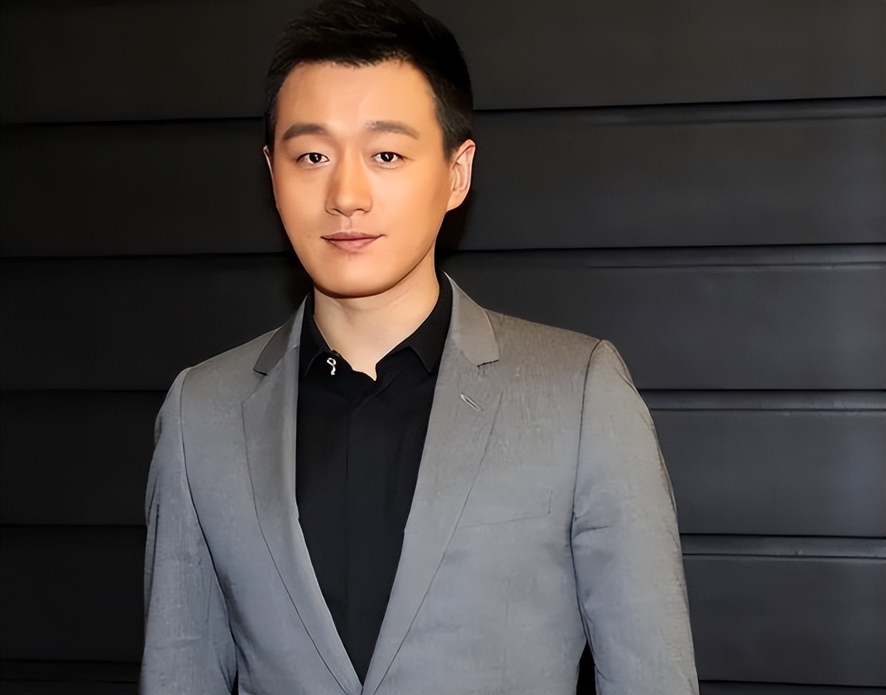 佟大为关悦结婚10周年,佟大为的妻子关悦比老公大多少