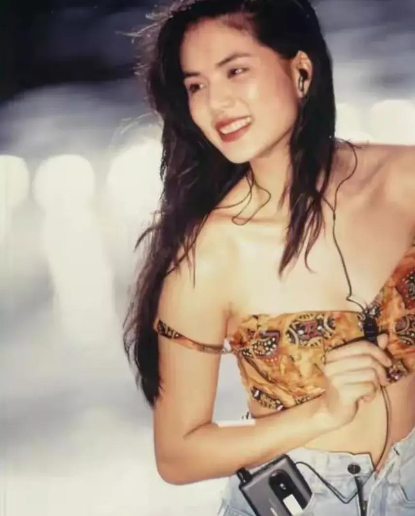 险遭猥亵的“恋爱脑”女神