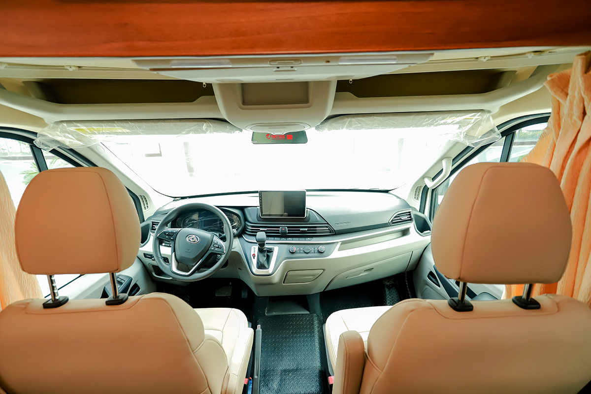 鲁道尔房车效果图,豪华卫浴分离房车