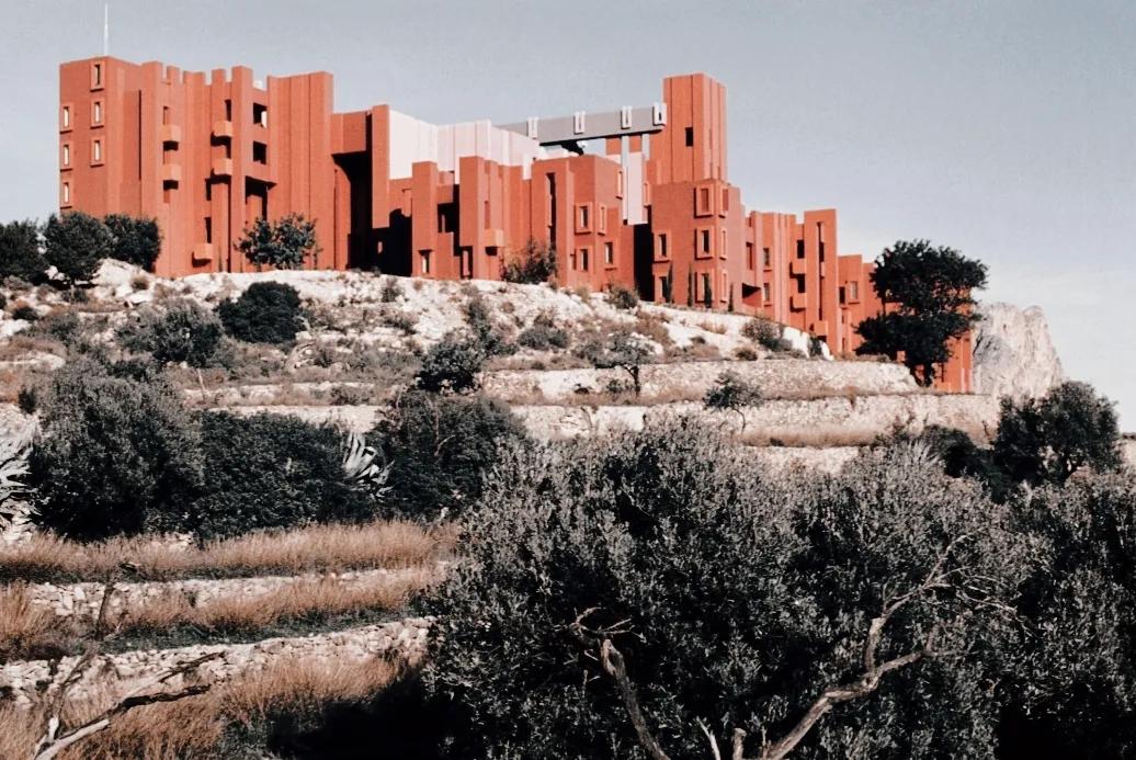 西班牙鬼才建筑师的梦幻世界,西班牙鬼才