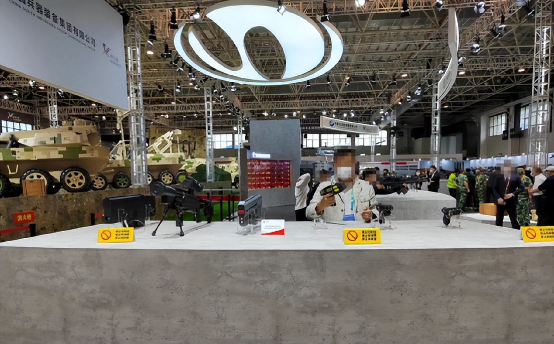 珠海航展专打无人机的激光炮,珠海航展枪械瞄具