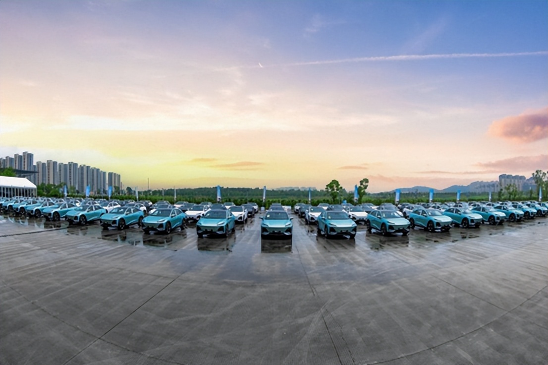 上市即开启交付,深蓝S7要教友商怎么“卷”爆款