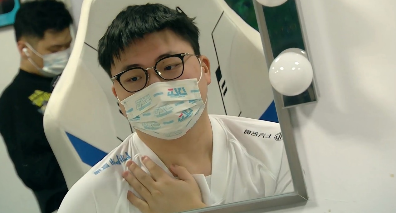 doggo赛后采访uzi,为uzi打抱不平的主播