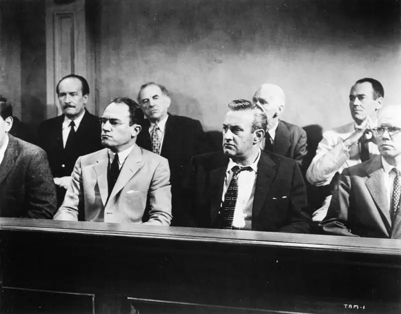 值得反复看的十部经典电影,一生必看的20部经典电影排行榜