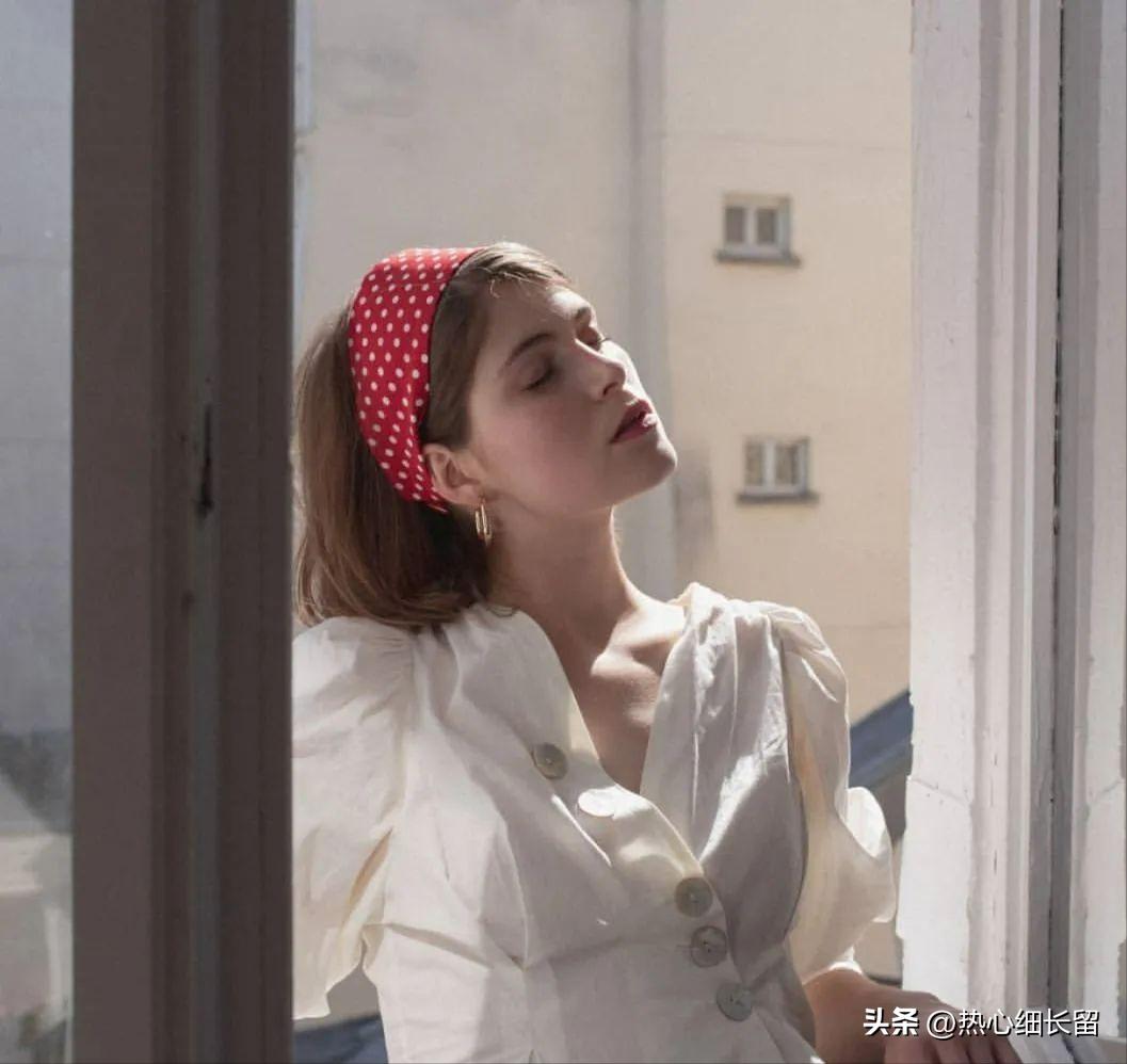 短袖衬衫的基础穿法越简单越时髦,短袖中长款衬衣穿搭技巧