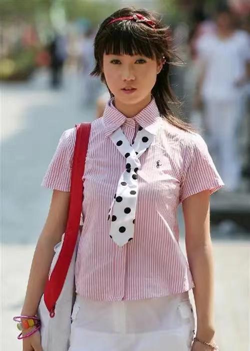 *筱雨张**：知名人体模特，曾超越刘亦菲，如今成为路人甲