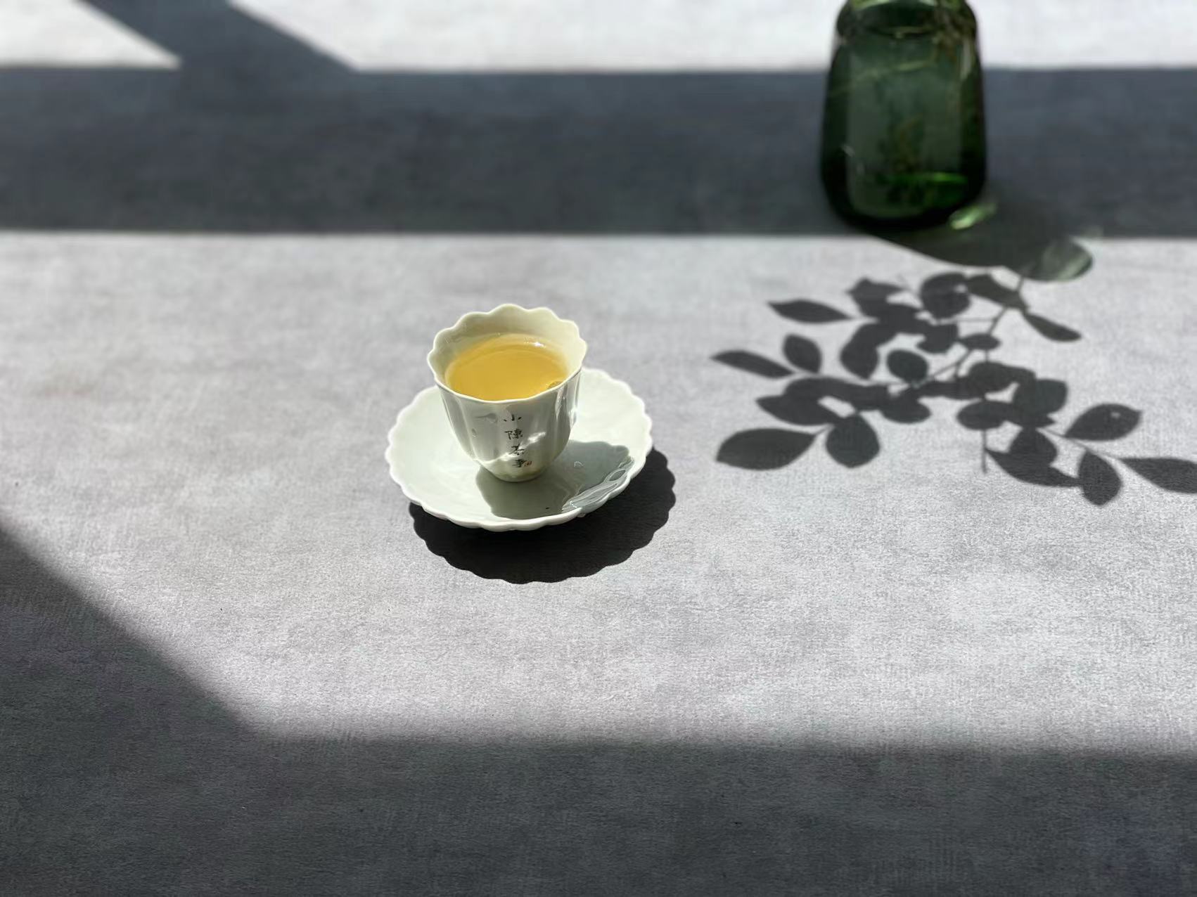 盖碗跟紫砂壶哪种适合泡白茶,白茶用紫砂壶还是盖碗