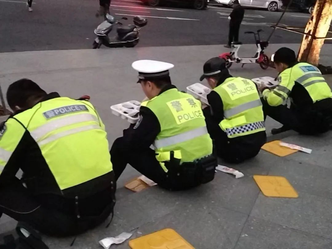 汕尾：“善美之城贺新春”大型音乐烟花汇演活动交通安保工作掠影