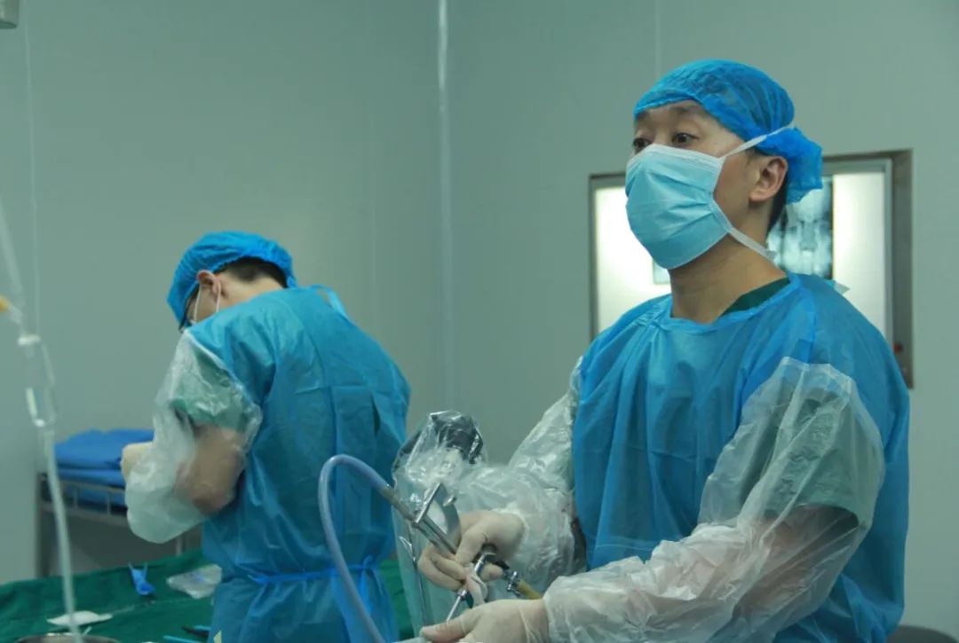 6岁娃遭遇结石嵌顿父母及时送医化解积水危机