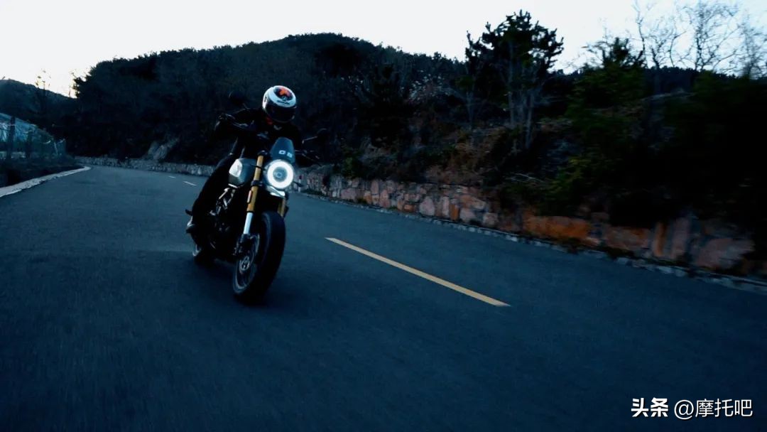 赛文佐650scr攀爬者,摩托莫里尼赛文佐650攀爬版评测