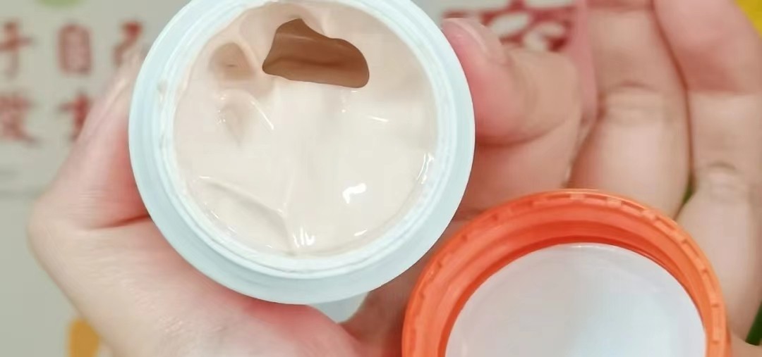 入门级大牌眼霜怎么选?雅诗兰黛预防衰老,兰蔻发光眼霜维稳修护