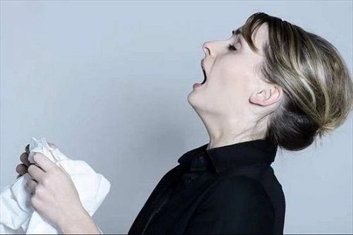 一到冬季鼻炎就严重怎么办,为什么过敏性鼻炎在夏季容易发作