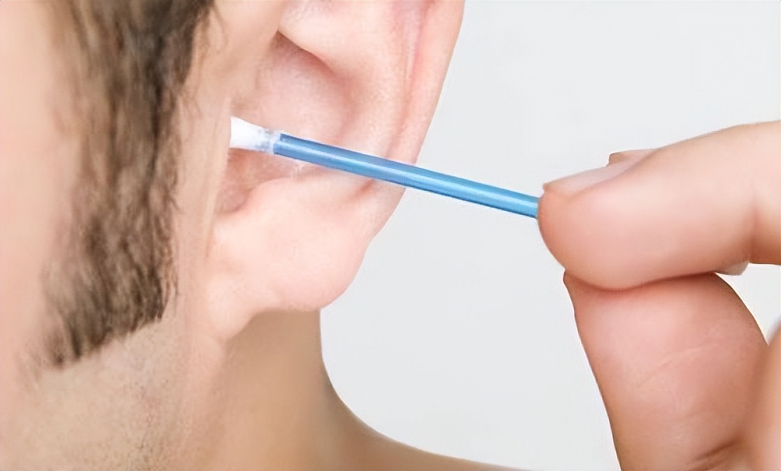 耳朵痒一掏就流水有臭味用什么药,耳朵老是痒天天都要掏怎么回事