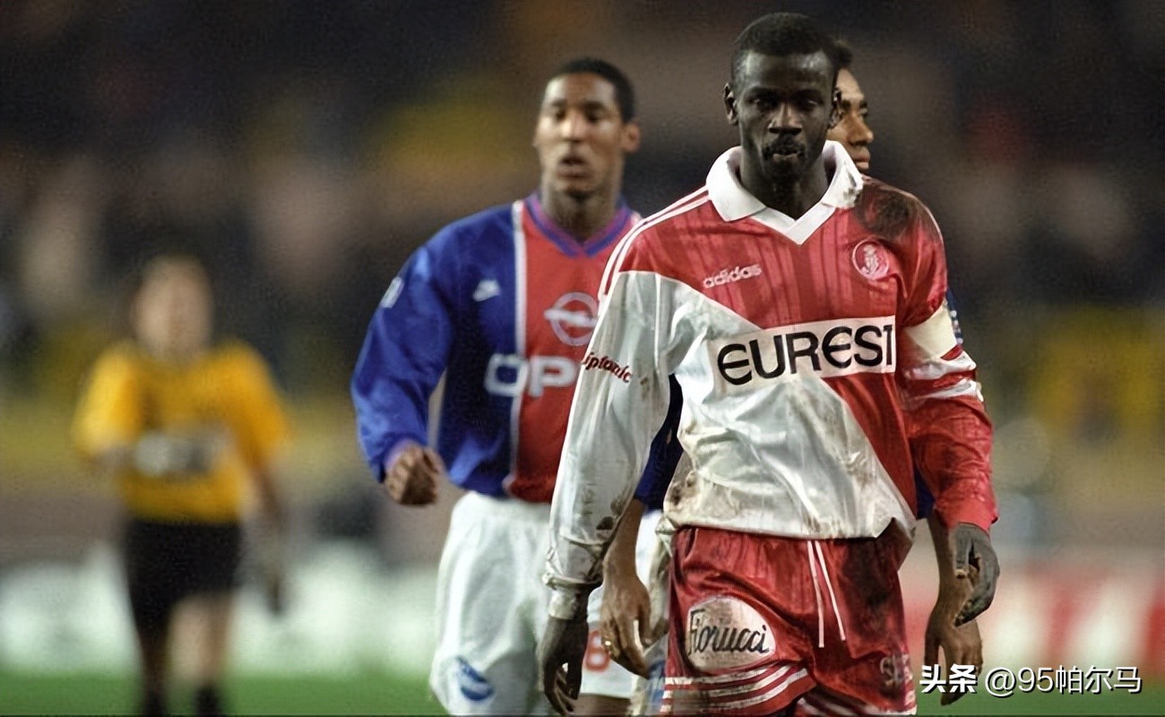 想当牧师的后卫，20岁当队长，26岁拿世界冠军，36岁因心脏病退役