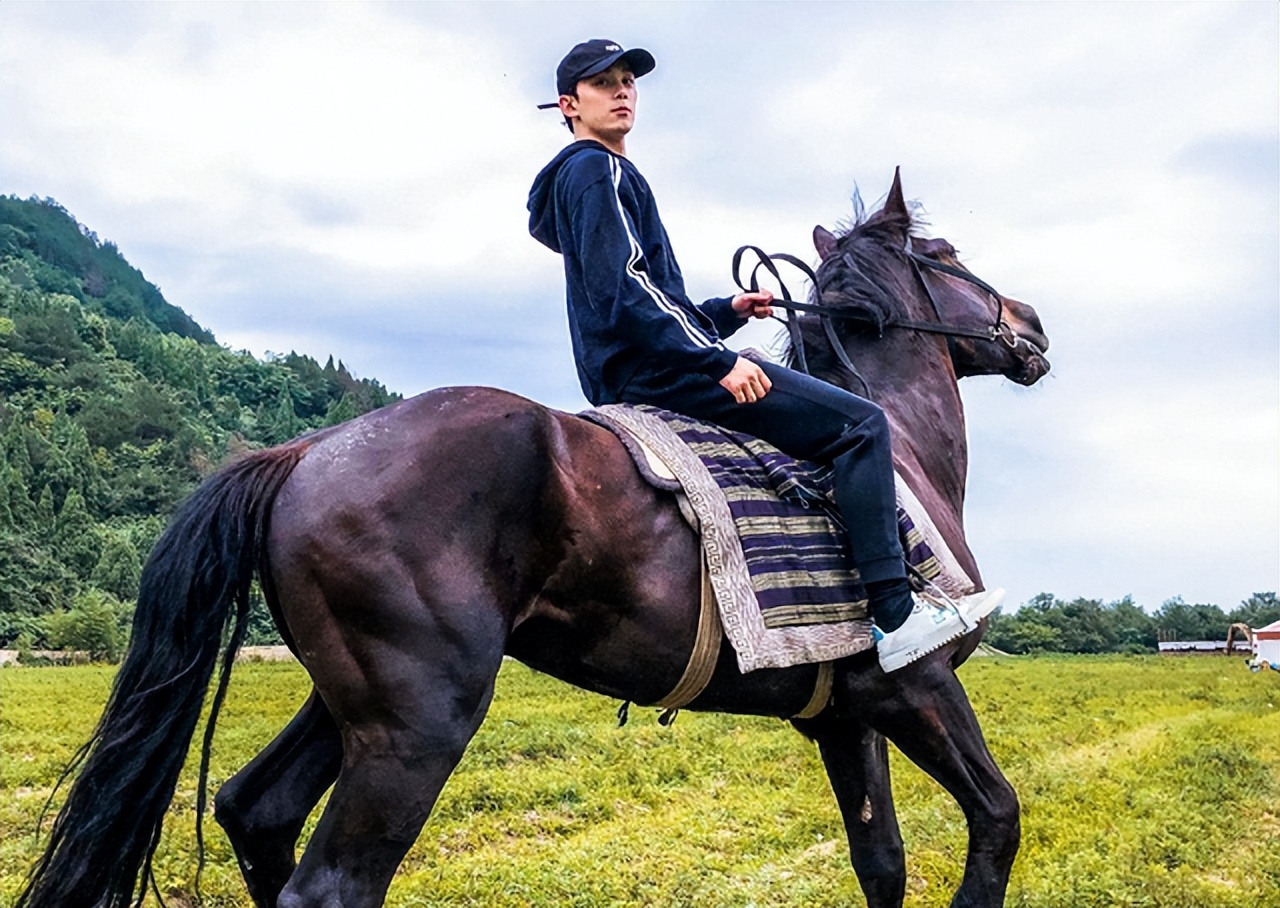 年老体弱就别演古偶了，所谓鲜衣怒马少年郎，还得看这8位男星