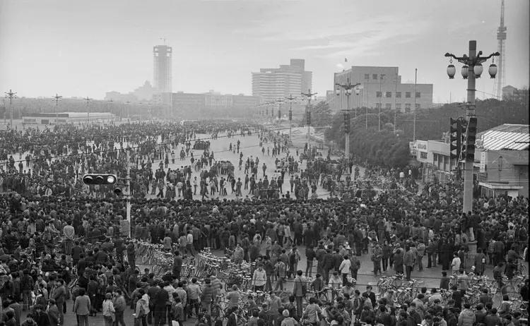羞耻与痛苦：30张老照片记录纳粹强迫妇女脱衣的残忍场景！