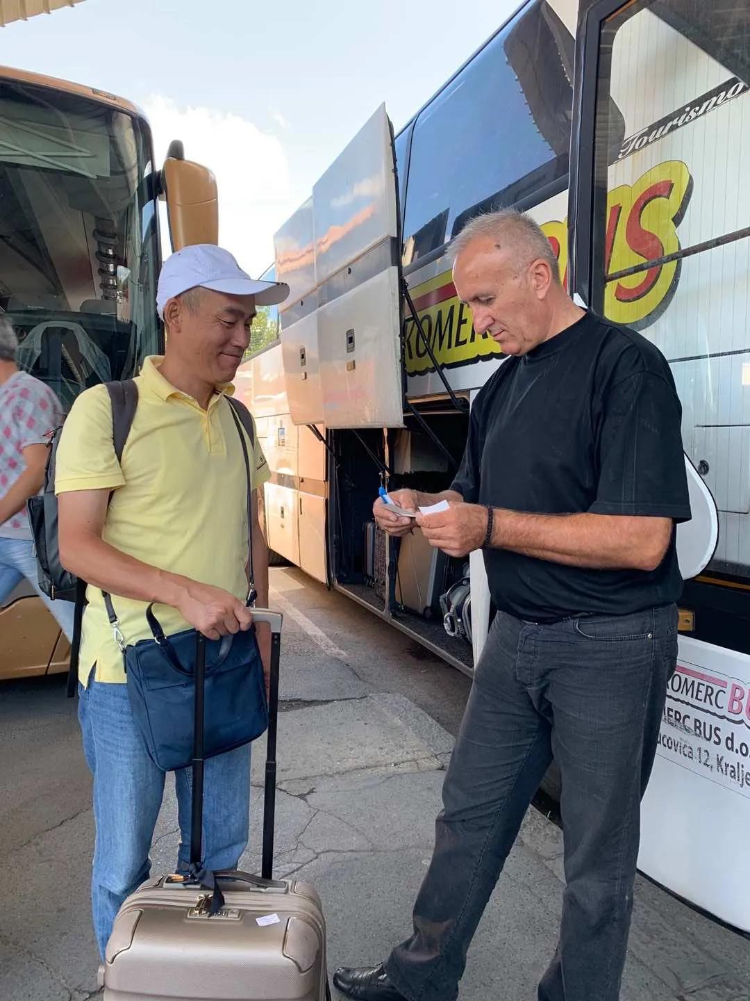 国外旅游如何提前预订住宿,独自国外旅行怎么找住宿