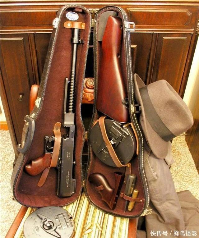 爆笑图集:金字塔的塔尖并不是尖的,上面可以踢足球