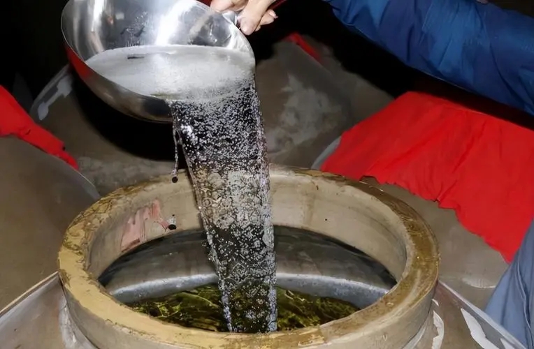 97香港回归纪念版赖茅市场价,97年赖茅香港回归特制多少钱一瓶