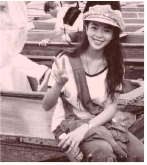 朱迅一家三口照顾瘫痪公公,朱迅和丈夫吃饭