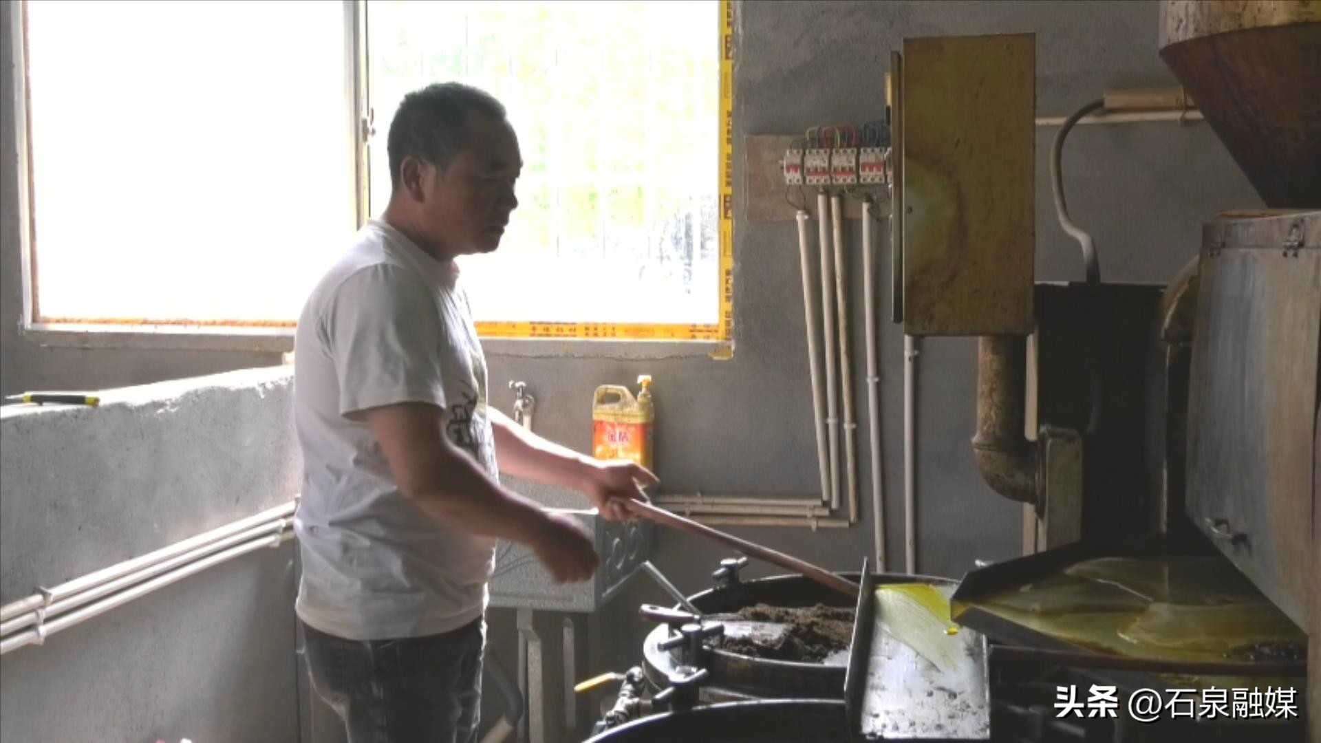 石泉县后柳镇中坝村：手工作坊织就致富梦庭院经济蹚出振兴路