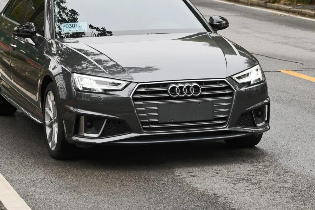 奥迪a4l 3.2 fsi quattro 旗舰型 (2019奥迪a4l quattro二手价格)