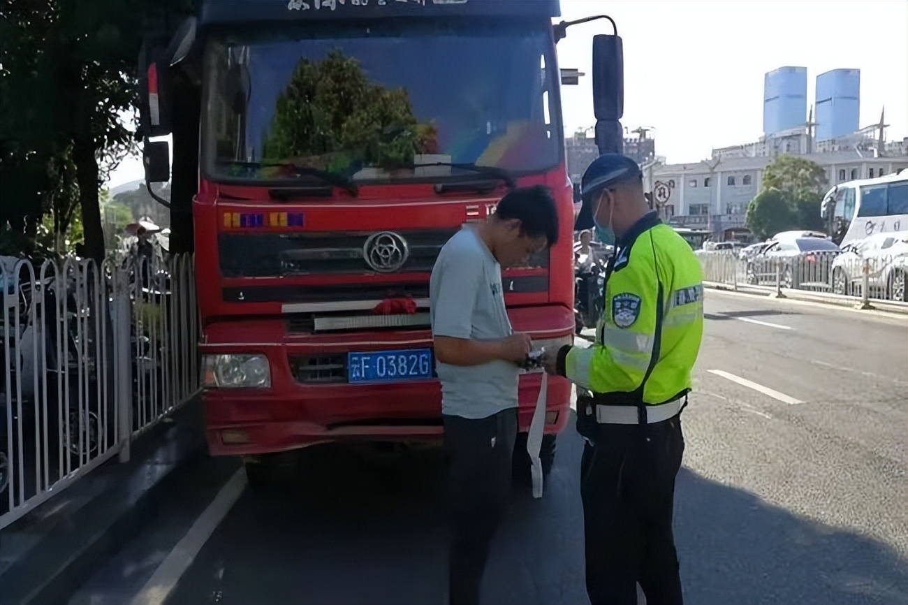 交警夏季安全整治行动,夏季交警整治交通违法