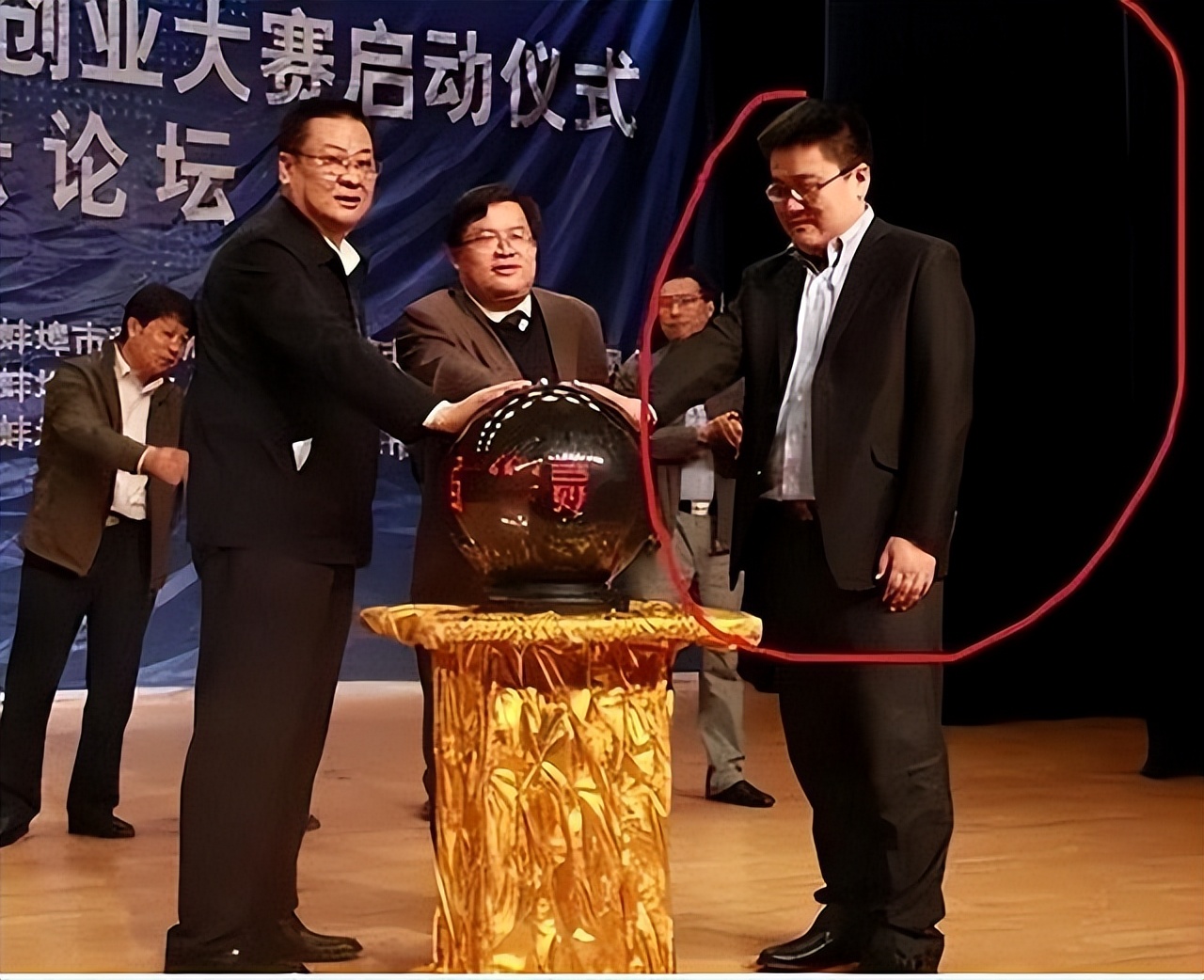 中国高中生在缅北组建私人武装,疯狂敛财700亿在缅北追寻历史