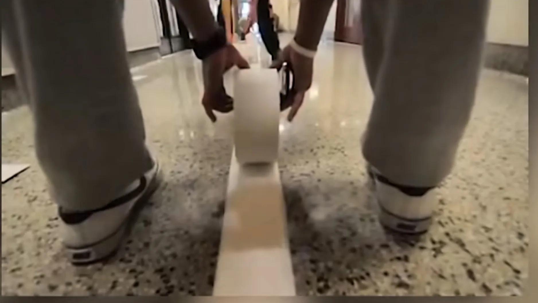 足球大的纸可以折叠多少次,一张足球场大的纸能折多少次