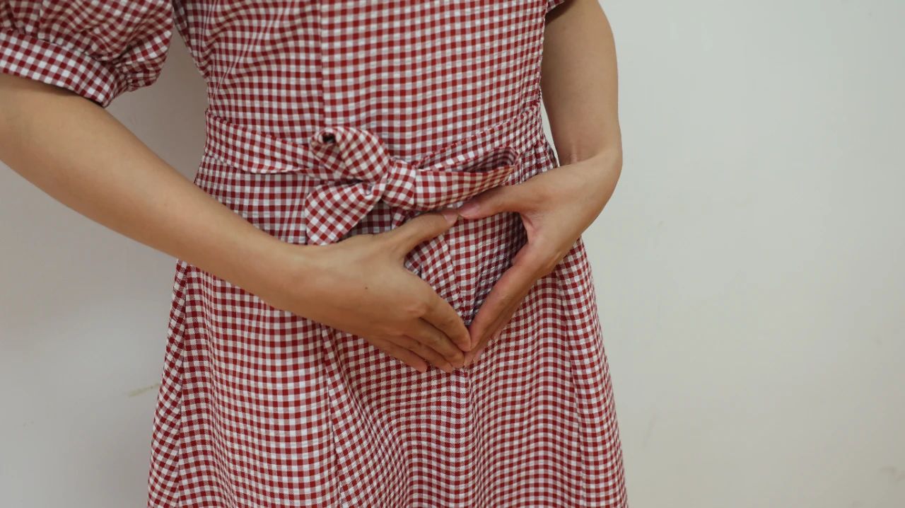 妇科外阴白斑初期表现,外阴内部有一个白色的小斑点