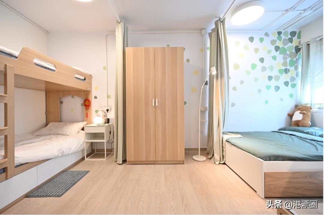 最近港府推出月租700块的房子，里面长这样！