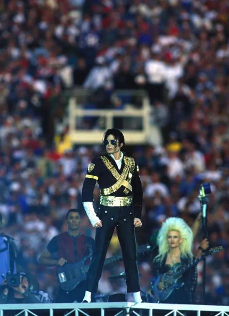 迈克尔杰克逊去世得了什么疾病,迈克杰克逊儿子遗传白化病