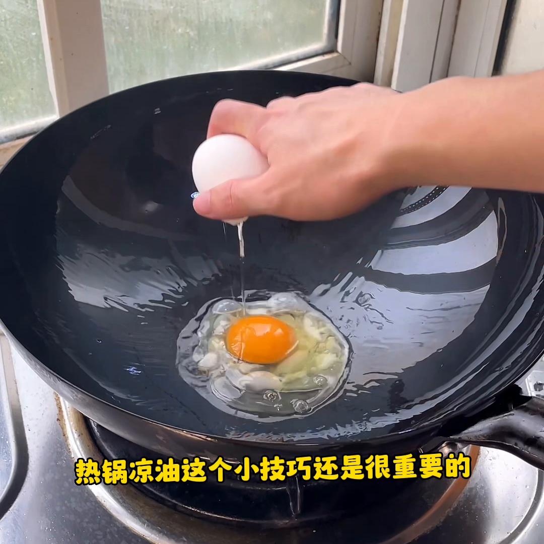 生锈的柴火铁锅怎么处理干净,家中煮菜的铁锅生锈了怎么处理