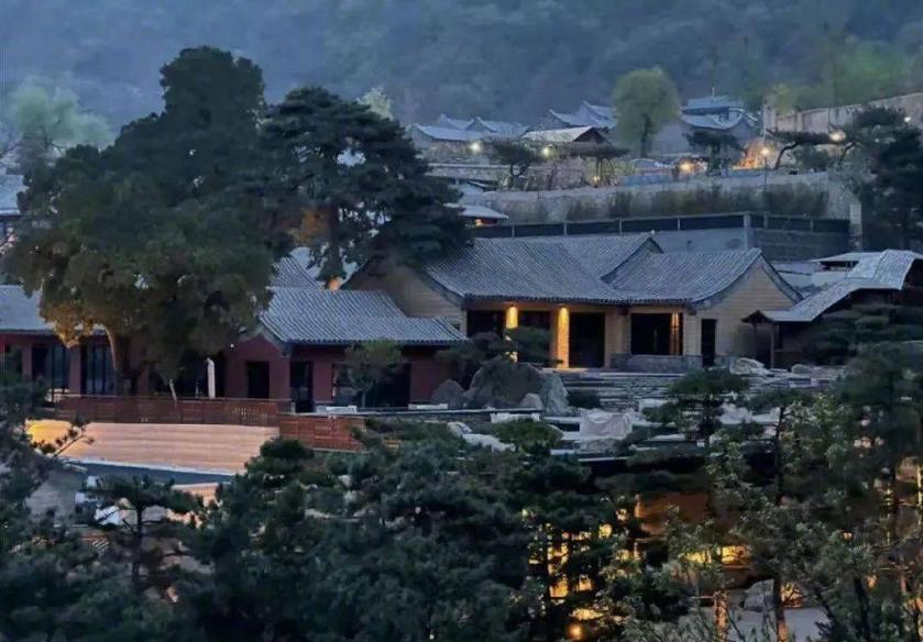 顶奢酒店被冲走的画面,被冲走的顶奢酒店