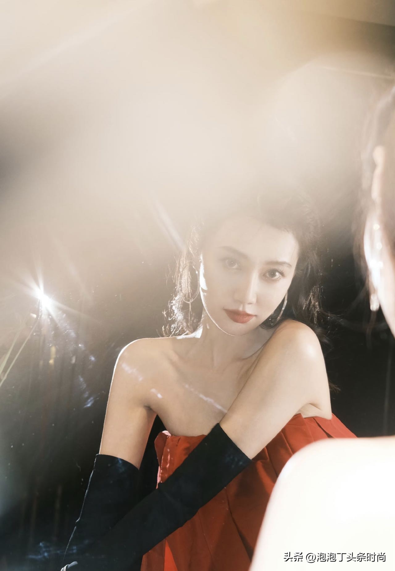 这是几个情况？身高1米82Ta，把男女明星秒变“小矮人”怎么看？