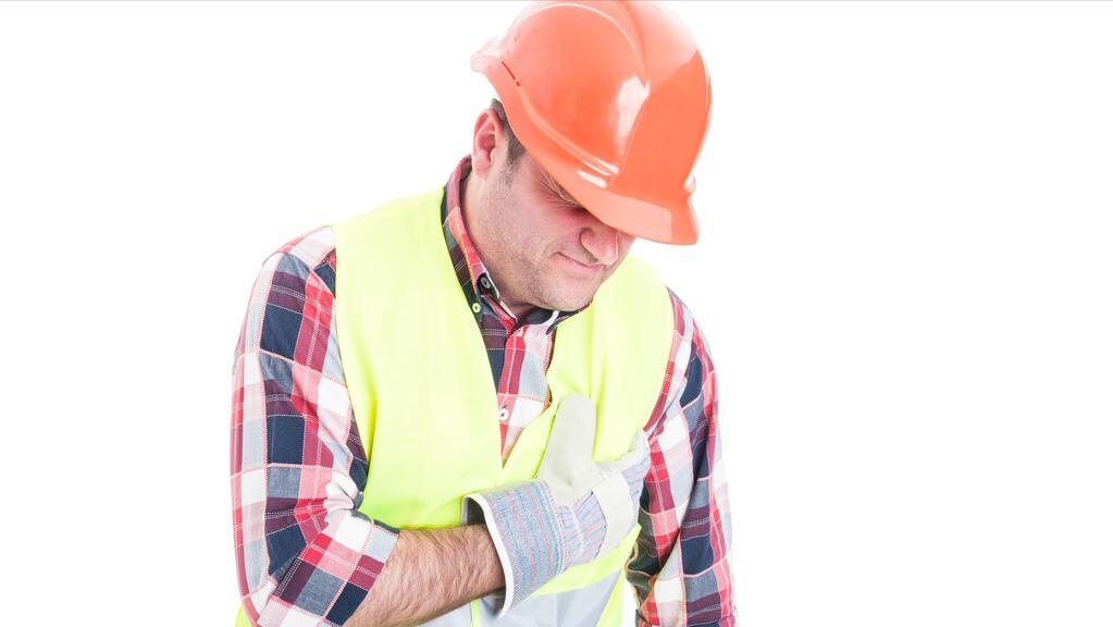 经常胸前肌肉痛,胸前有疼痛感是什么原因