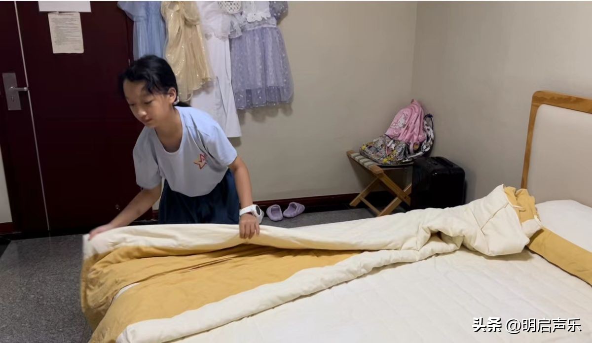 超带感《Natural》，摇滚范儿小姑娘炸翻全场