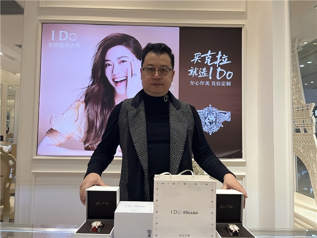 热烈祝贺IDo埃菲尔铁塔高端腕表入驻西安赛格国际购物中心店