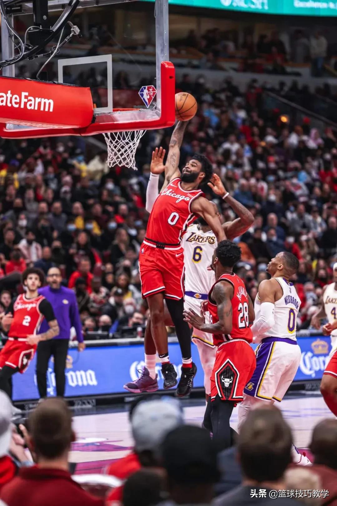 时隔12年，他又一次代表湖人登场！阿赞用科比的打法，击败湖人