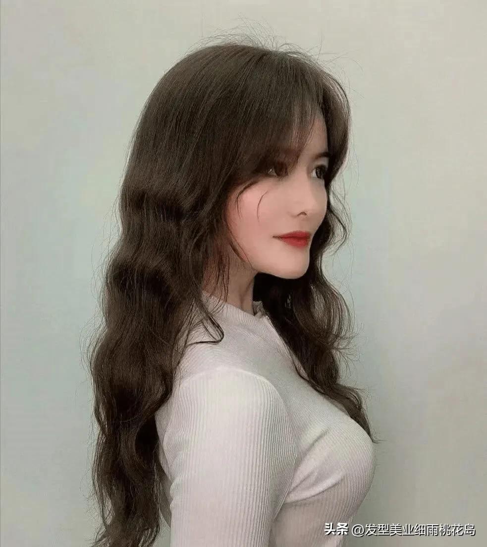 中年妇女中长发怎么烫好看,烫的中长发怎么扎好看