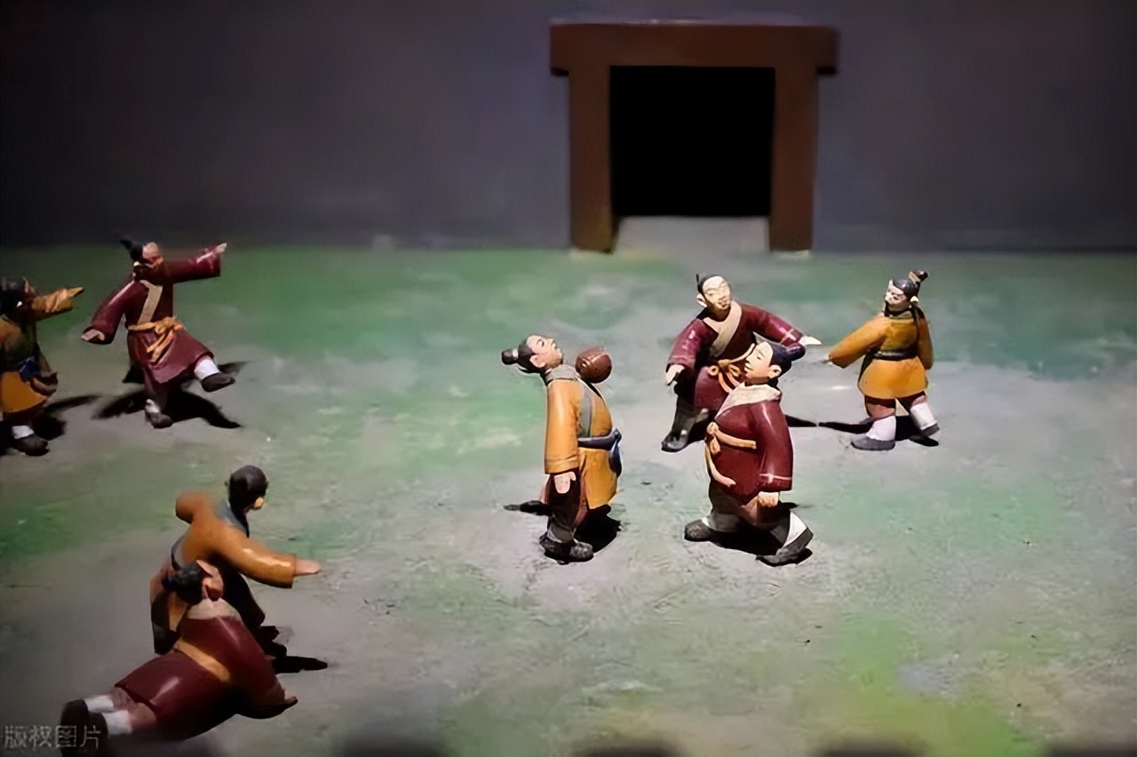 这颗球从千年前的山东淄博，被踢到了2022年的卡塔尔