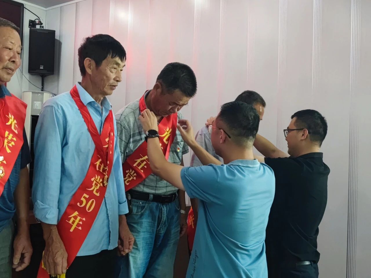 庆祝建*党**102周年丨福建宁德霞浦县溪南镇举行“光荣在*党**50年”纪念章颁发仪式