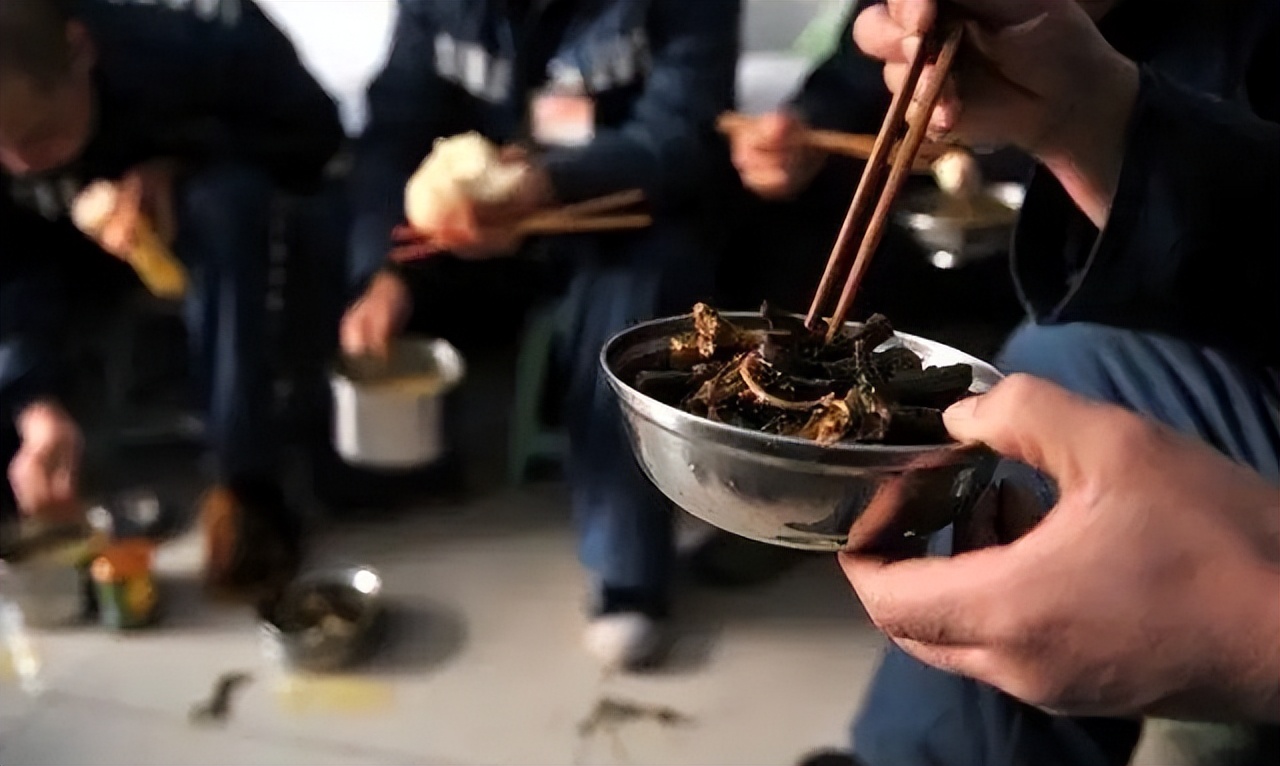 吴亦凡要服刑多长时间,吴亦凡需要先服刑吗