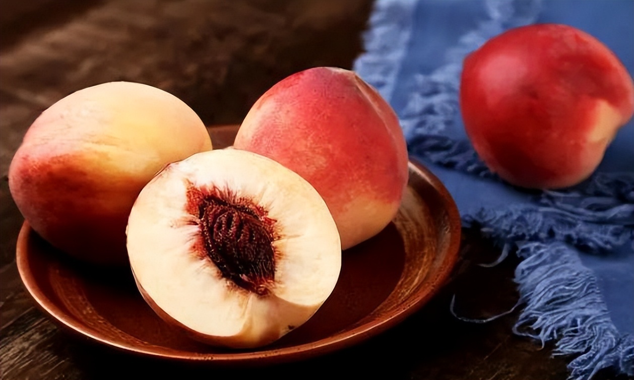 桃子四种人不宜吃,桃子哪些患者不能吃